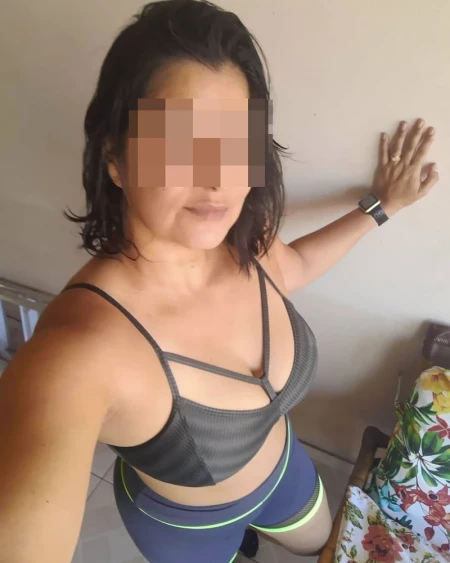 Femme mariée cherche rencontre sexe discrète à Tours
