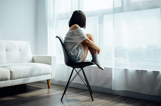 femme solitude