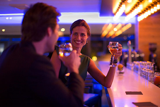 flirter au bar