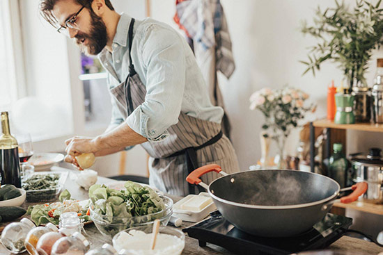 homme cuisine